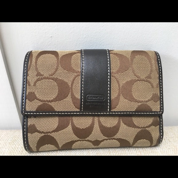 Coach Handbags - Small Coach wallet Coach Handbags - Small Coach wallet